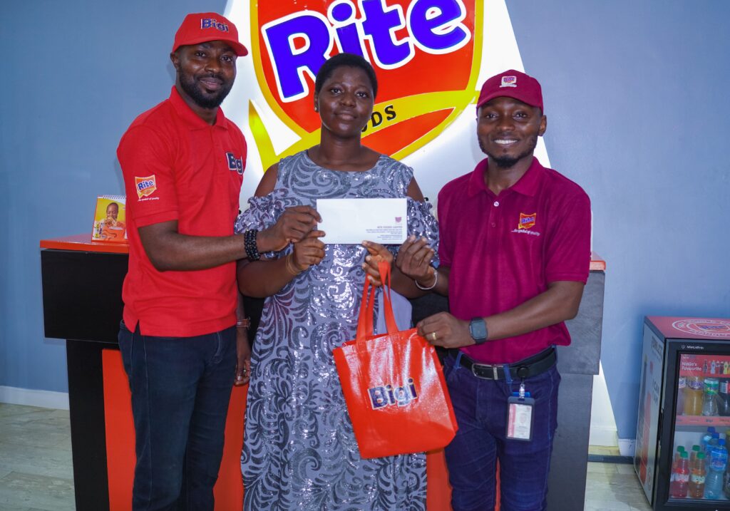 From Left: Adedotun Ajibade, Media and Insights Manager, Rite Foods Limited; with Olayiwola Temitope Mercy, the lucky winner of N100,000 cash, sausage rolls, and merchandise in Bigi Beef and Rite Spicy Beef Sausage Rolls spiced up April Fools' Day social media contest “Why Did the Bull Cross the Road?”; and Olawale Odenusi, Digital Lead, Rite Foods Limited; at the company’s head office in Ikeja, Lagos, on 1st of April 2024.